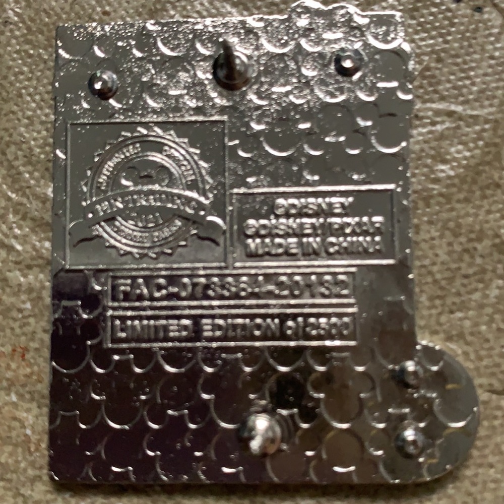 Disney Kevin Up Movie Visit Paradise Falls Pin LE - Picture 3 of 3